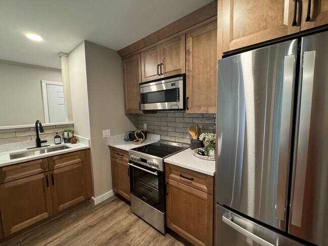 Photo - Beautiful One Bedroom Condo - HEAT INCLUDED!! Unit 612