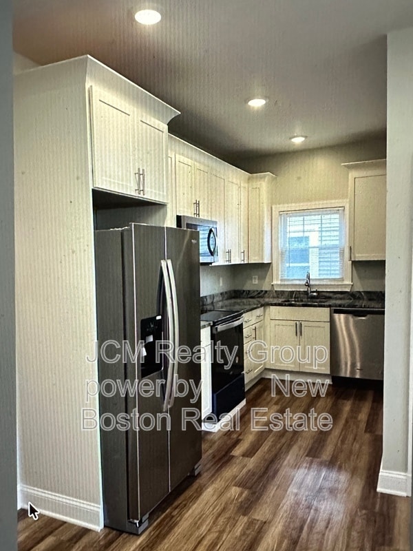 Building Photo - 100 Maverick St Unit - 1