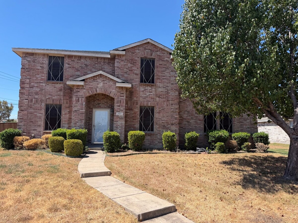 Photo - 2801 Yellow Rose Ln