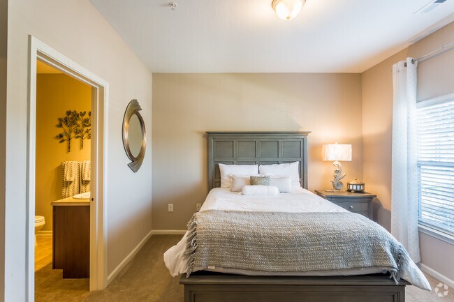 Vintage Creekwood Park Apartments
