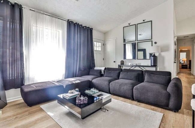 Photo - 3915 Basil Wy SW