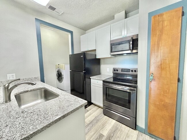 Photo - 501 E Burgess Rd