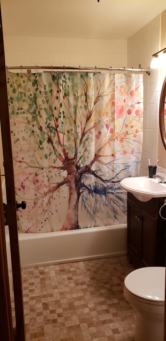 Full bathroom - 574 37th Ave NE