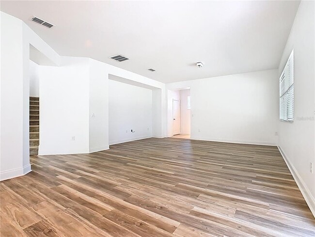 Photo - 11717 Thatcher Ave