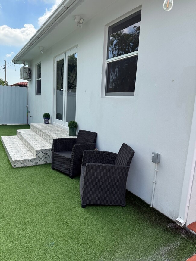 Building Photo - 3623 SW 15th St