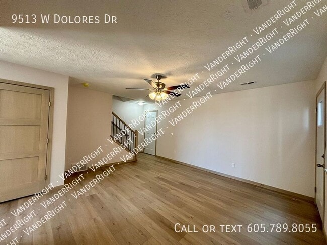 9513 W Dolores Dr