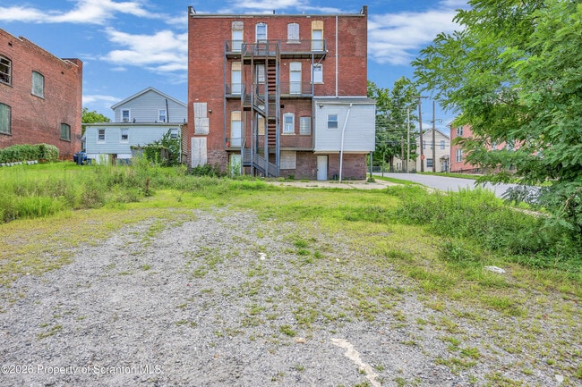 Building Photo - 380 Scott St