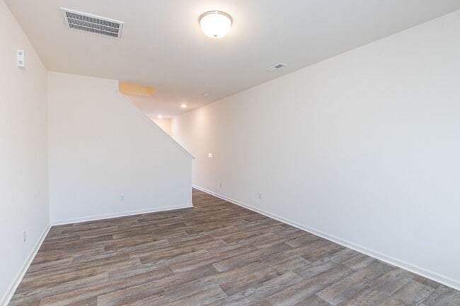 Photo - BEAUTIFUL 3BD/2.5BTH Townhome - Belmont -July/August Move In