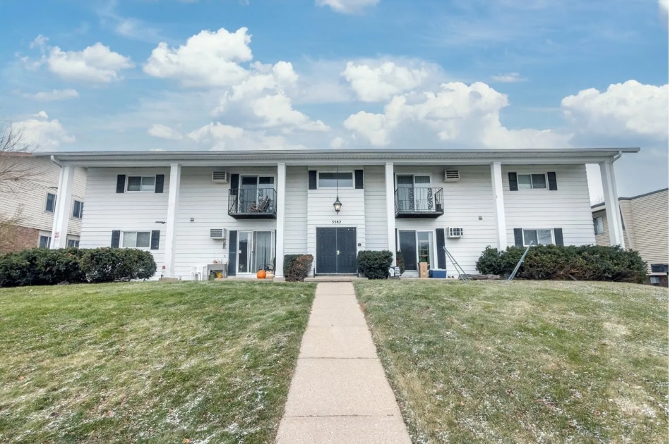 Photo - Guilford Apartments