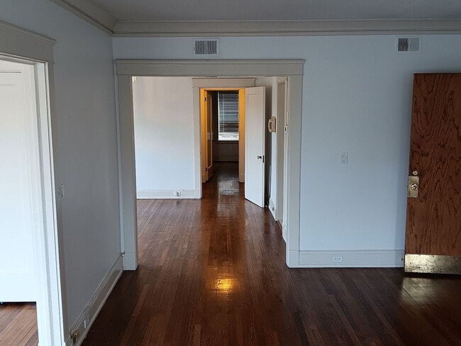 Photo - "Charming 2-Bedroom Retreat with Spacious Living in Cleveland Heights – 1243 Sq Ft of Comfort!"