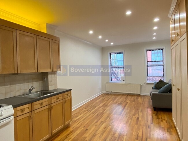 Photo - 527 W 48th St Unit 4RE