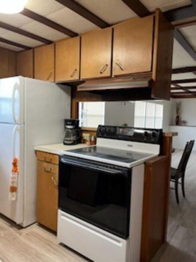 Photo - 206 River St