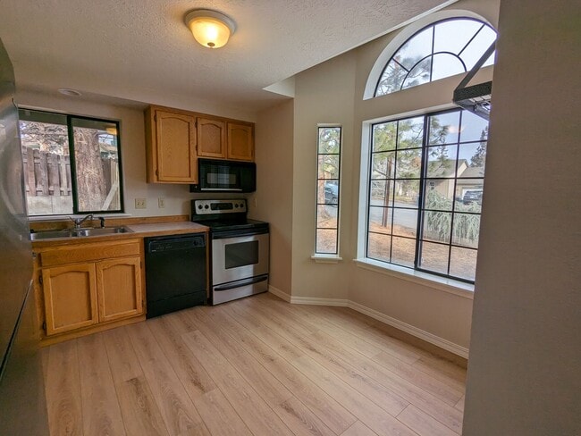 Photo - Charming 3x2 on Cul-de-sac with a double-car garage and fenced backyard near Hollinshead Park in ...