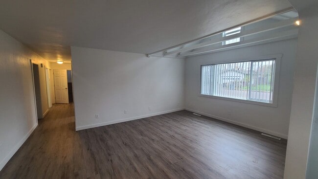 Photo - 2525 SE Thompson St