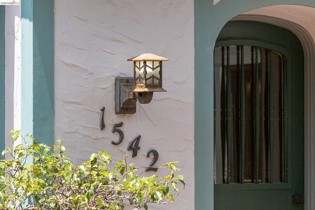 Photo - 1542 Hawthorne Terrace