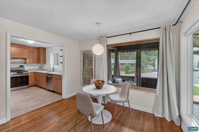 Photo - 1408 Baker St