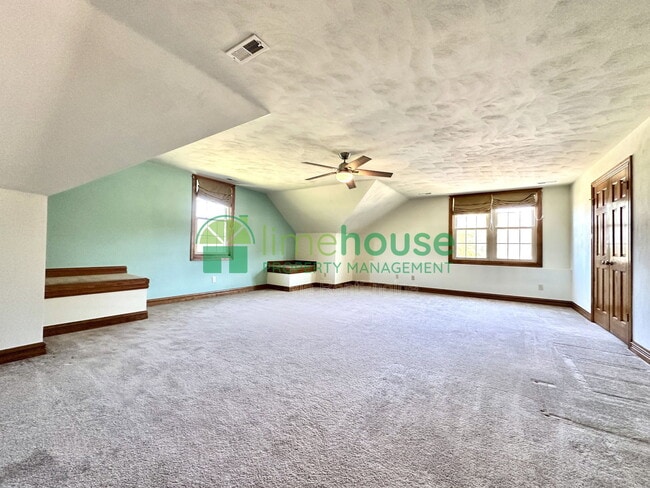 Photo - 700 Middle Rdg Dr