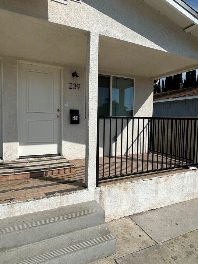 Photo - 239 E 104th St