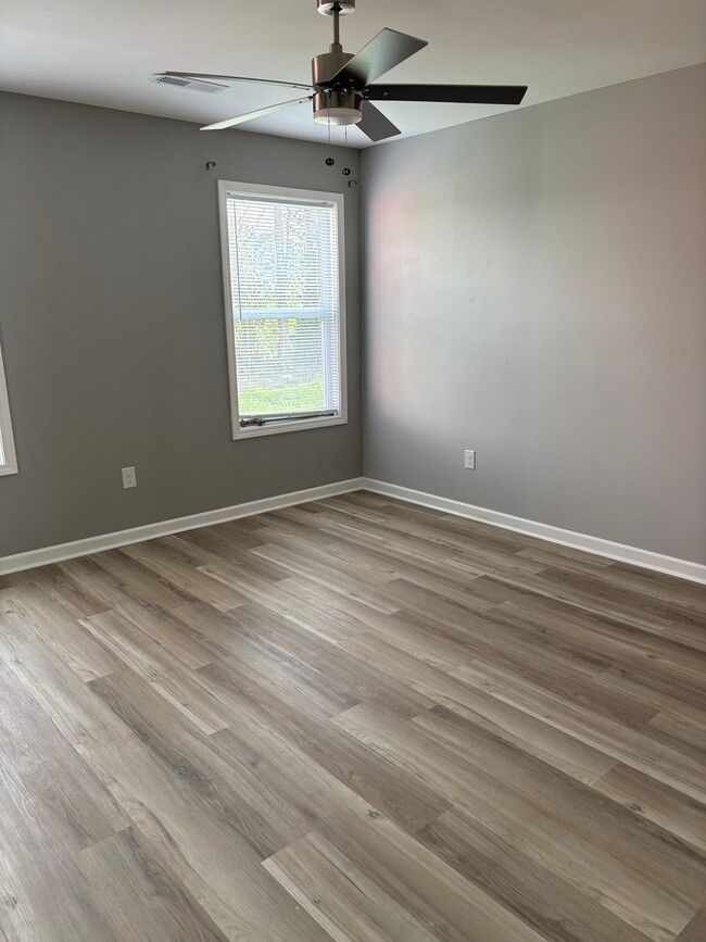 Photo - 332 W Edmonds St