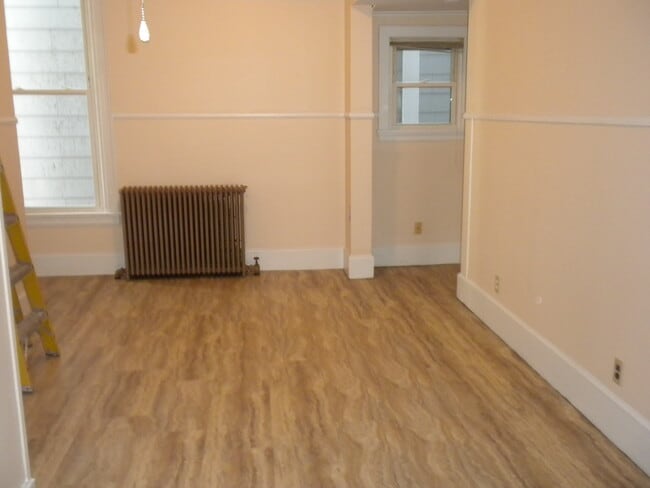 Building Photo - 68 Pine St Unit 1
