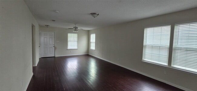 Photo - 725 E Columbus Dr