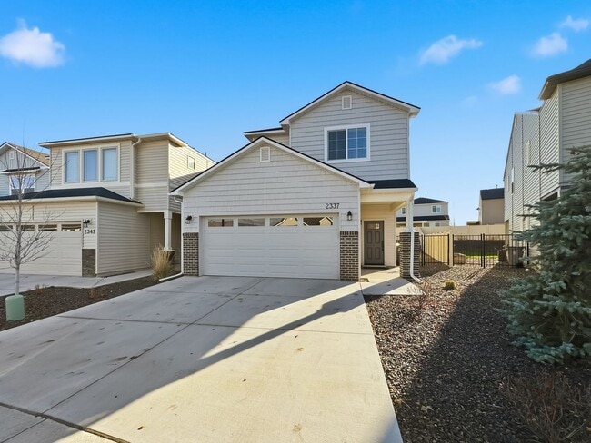 Building Photo - Pet-Friendly 4-Bedroom Home in Moxie Ridge with Fenced Yard, Near Trails & Downtown Boise | $500 ...