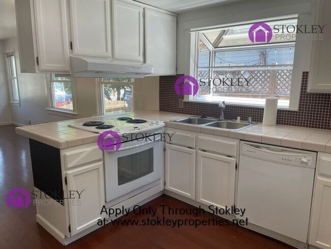 Photo - 105 W 6th St