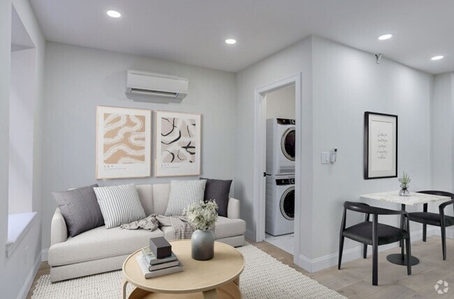 Building Photo - 15-19-19 Bartlett Pl Unit 2 Rental