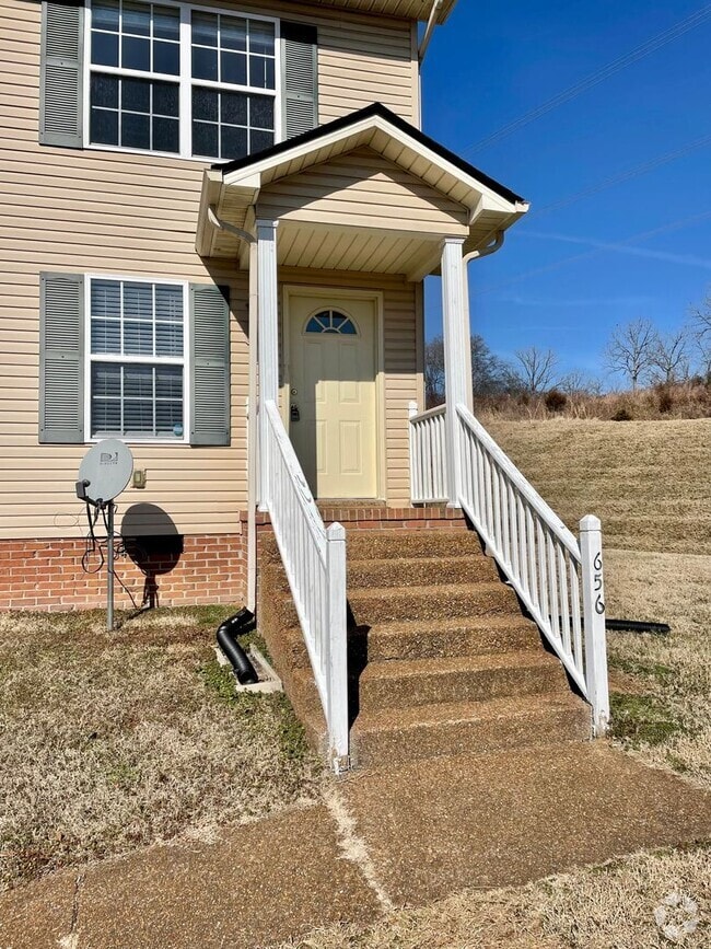 Building Photo - Renovated Three Bedroom Columbia Townhome!!