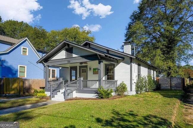 Photo - 733 Bonnie Brae Ave SW