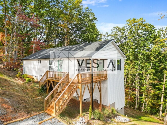 Photo - 430 Hague Dr