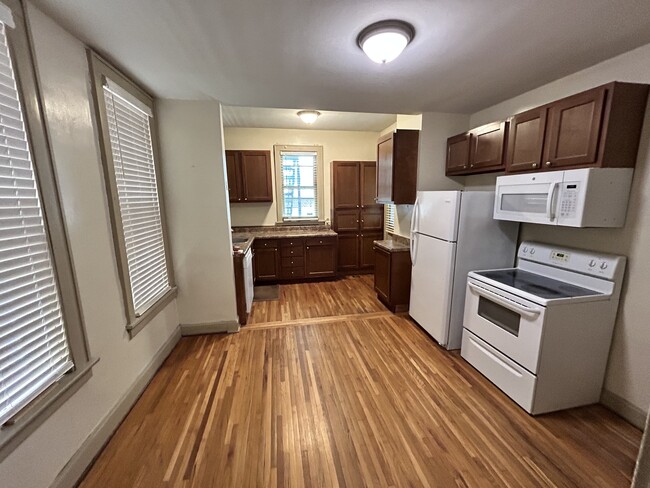 kitchen - 100 W 2nd Ave Apartments Unit 2