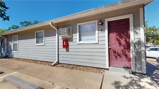 Building Photo - 500 Foch St Unit 4 Rental