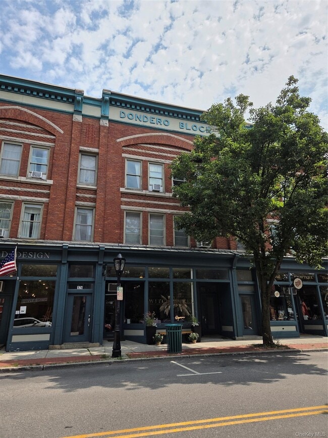 Building Photo - 176 Main St Unit A