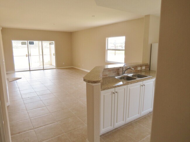 Palmesta Living Room - 27460 Palmesta Cir Unit #26