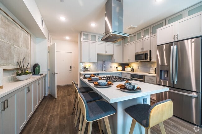 1 BR, 1 BA - 756SF