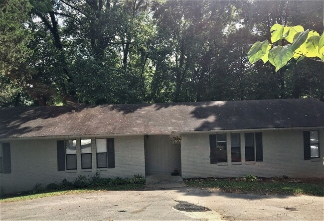 Building Photo - ****COMING SOON**** 2 Bedroom, 1.5 Bath in...
