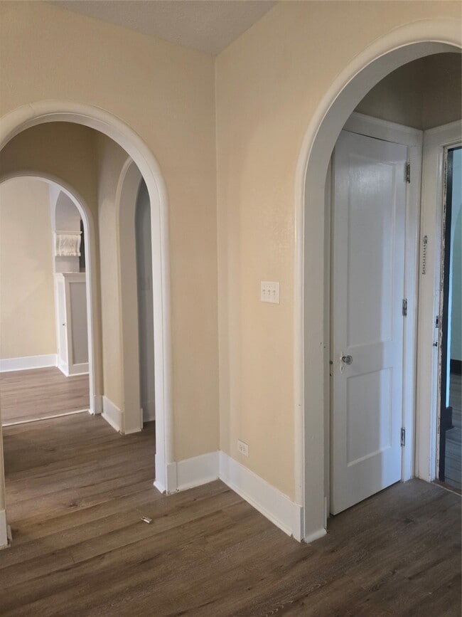 Building Photo - 725 Broadway Avenue J Unit 1 Rental