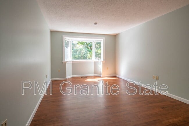 Photo - 44 Walden Pond Dr