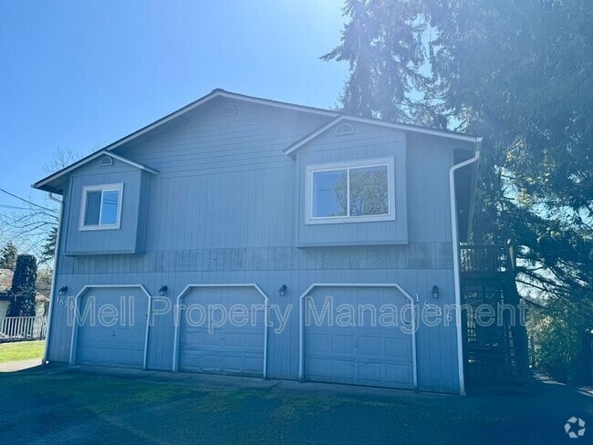 Building Photo - 1836 Summit Dr Unit #202 Rental