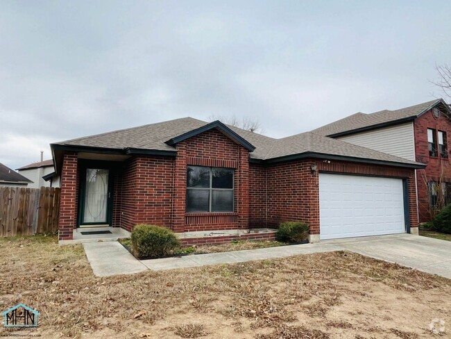 Building Photo - Welcome home to this stunningly spacious 3...