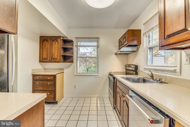 Photo - 7732 Matisse Way