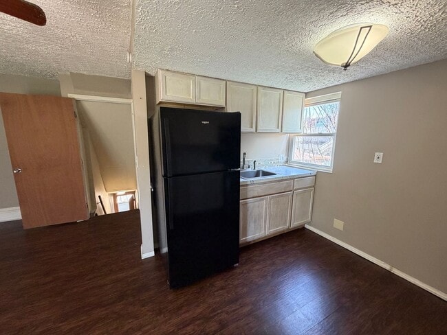 Photo - 421 Allyn St Unit 2