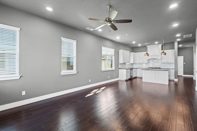 Photo - 126 Wimberly St