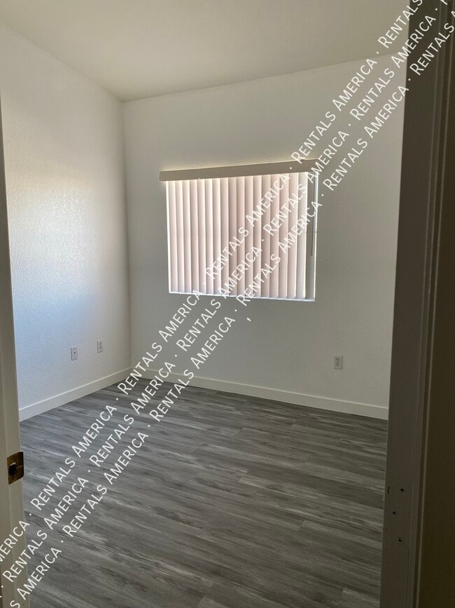 Photo - 401 Amber Pine St