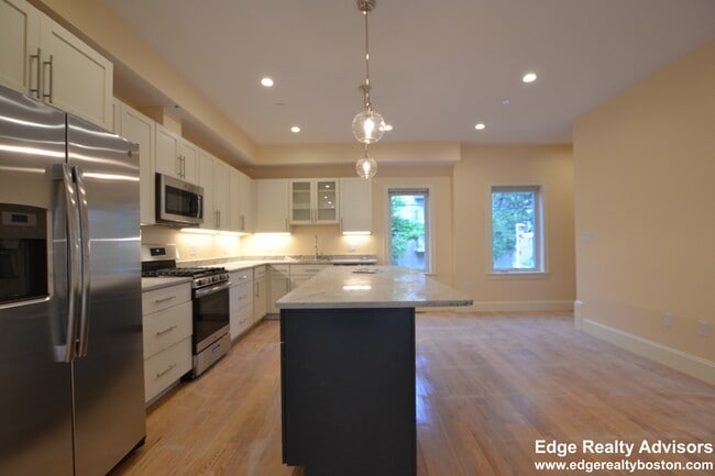 Photo - 140 Tremont St