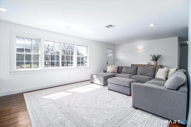 58 Davenport Dr