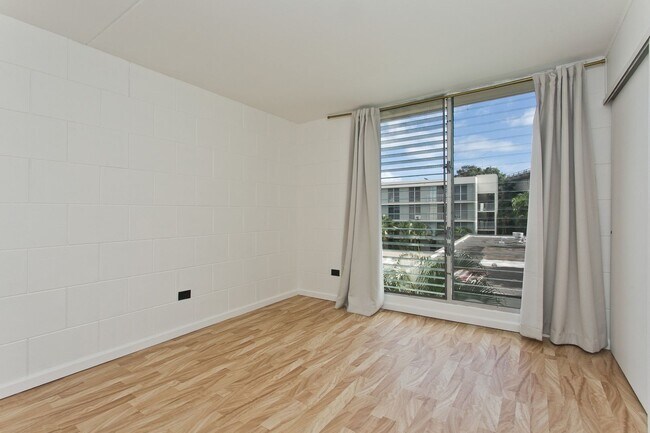 Photo - Beautiful 2 beds 1 bath  1 covered parking in Waialae, Honolulu Unit 423