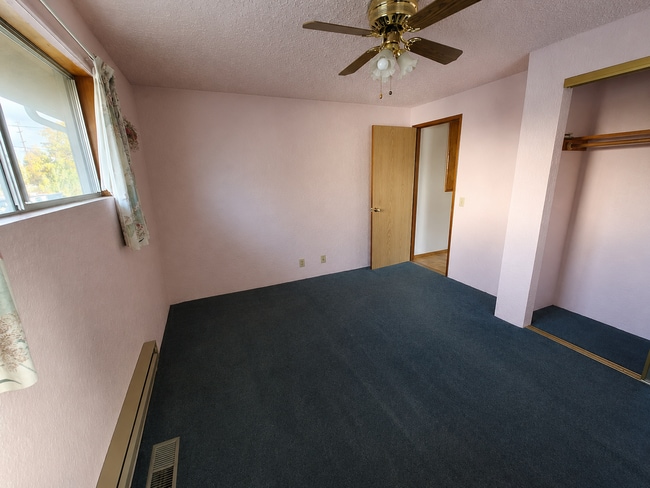 Photo - Spacious 5 Bed / 2 Bath Home for Rent in Renton, WA Minutes from The Landing!