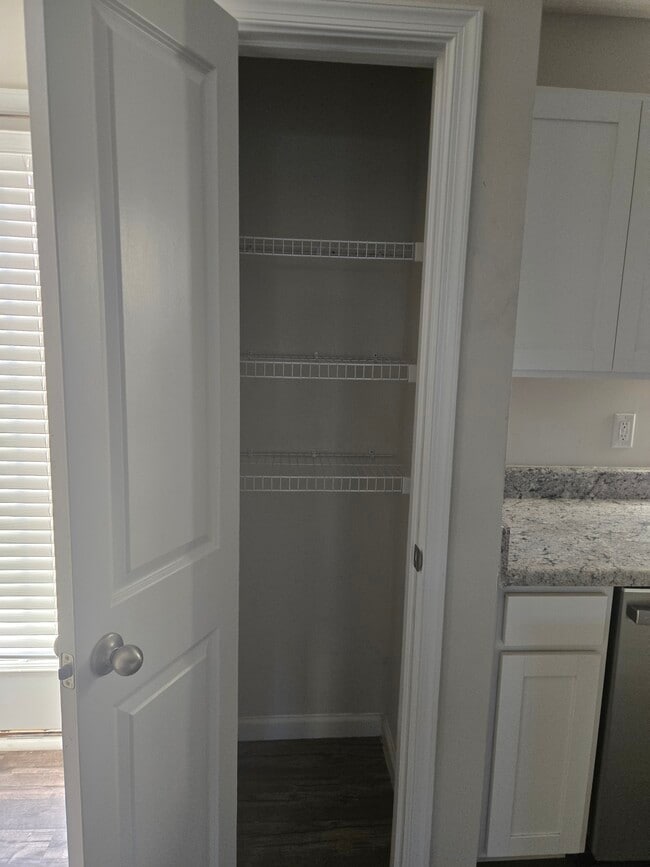 Food pantry - 906 Hattie Ln